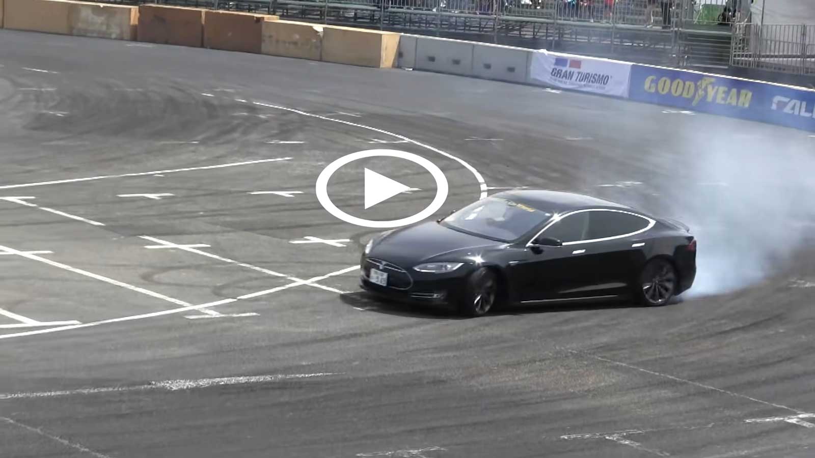 Ποιος είπε ότι τα ηλεκτρικά δεν driftάρουν? [video] 